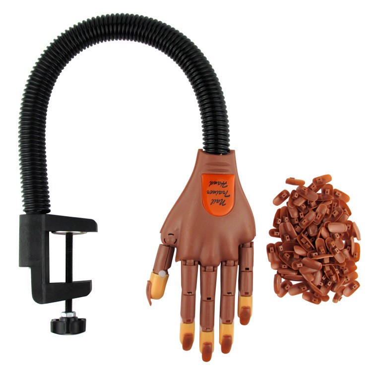 Mano pratica per l'allenamento delle unghie